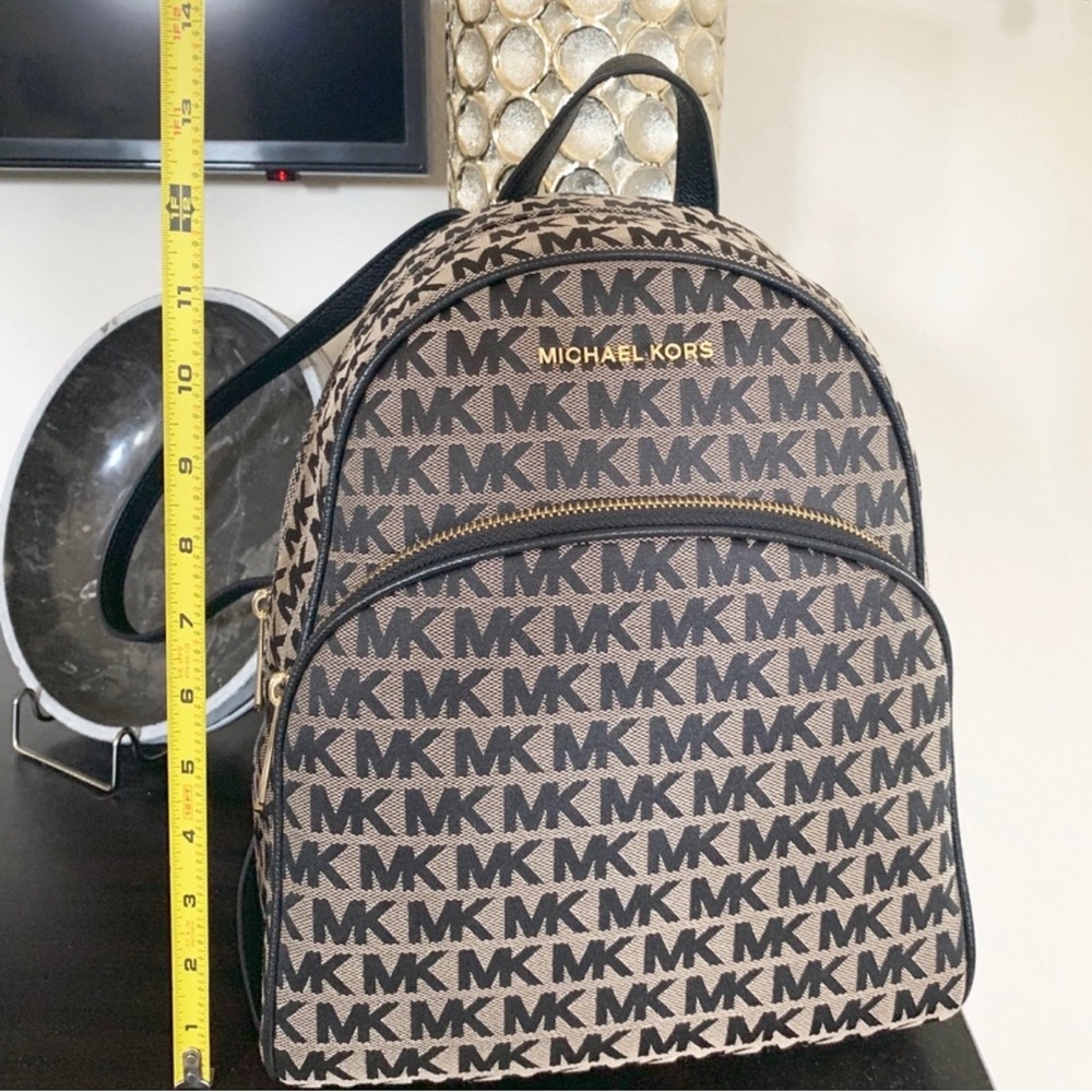 New Michael Kors Jacquard Backpack - Picture 4 of 9